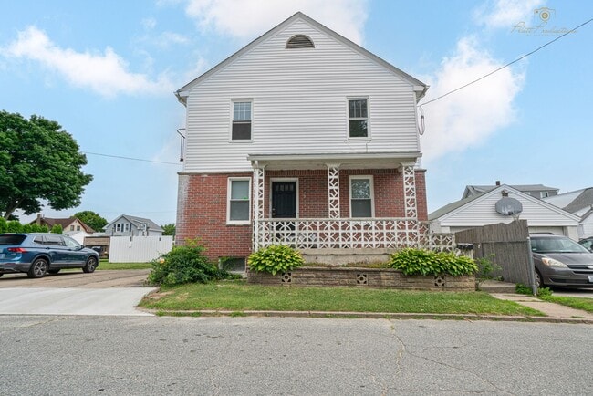 Building Photo - Beautifully Updated Two Bedroom Townhouse!
