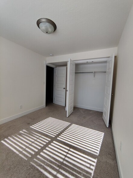 Building Photo - 956 S 2040 W