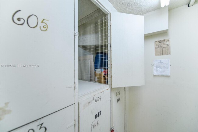 Building Photo - 3625 N Country Club Dr