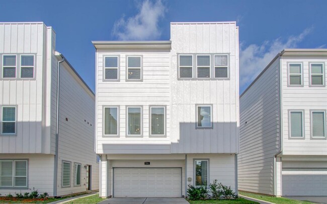 Building Photo - 1741 Cove Cres Ct