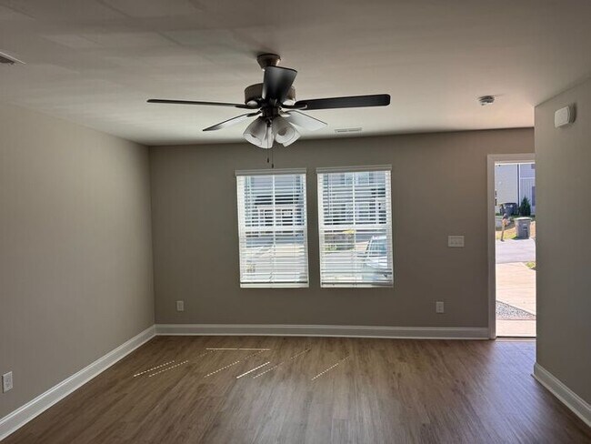 Building Photo - Newer End unit townhouse in Kannapolis, NC!!