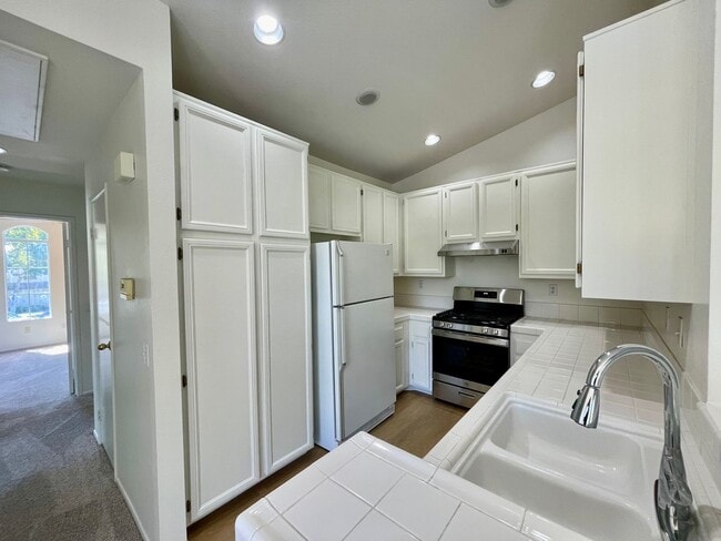 Building Photo - Charming 2bdrm/2ba in Foothill Ranch