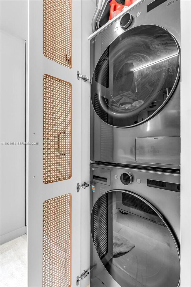 Building Photo - 20281 E Country Club Dr