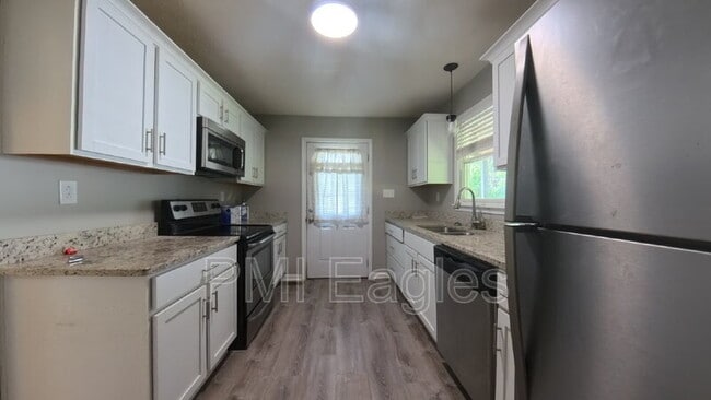 Building Photo - 504 Willow Ln