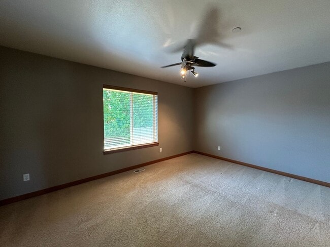 Building Photo - 1961 Nelson St