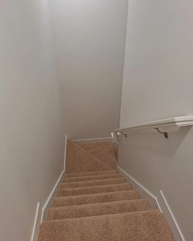 Building Photo - 4 bedroom/2.5 bathroom Townhome in Eagle M...