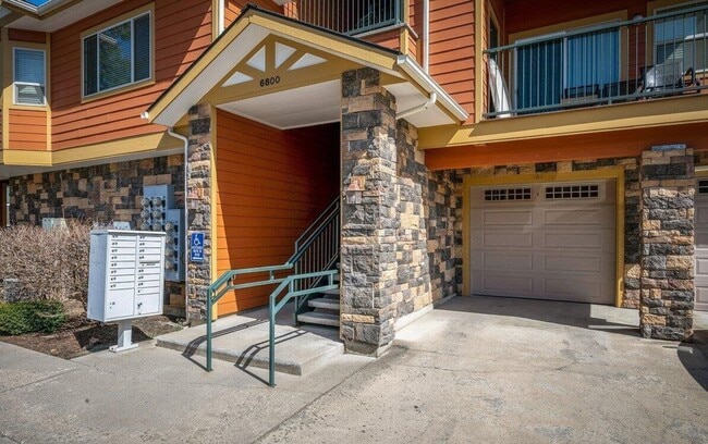 Building Photo - First Floor Pheasant Run Condo