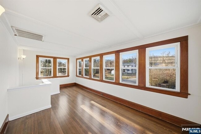 Building Photo - 75 Lakeview Terrace