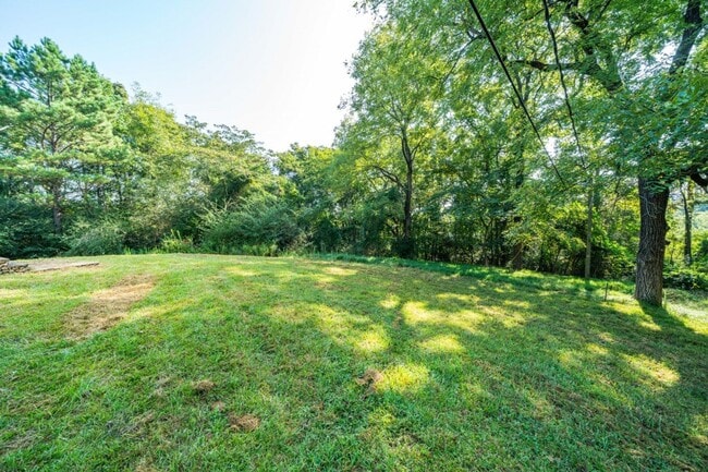 Building Photo - AVAILABLE NOW! Home for rent in Leeds AL! Close to shopping and food!