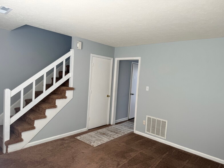 Building Photo - 27 Duiguid Dr