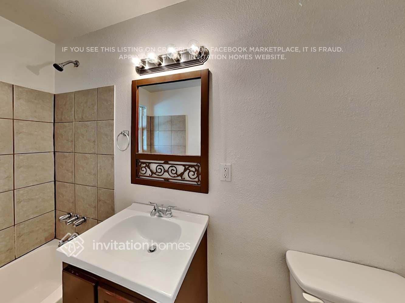 Building Photo - 2944 W Solano Dr N