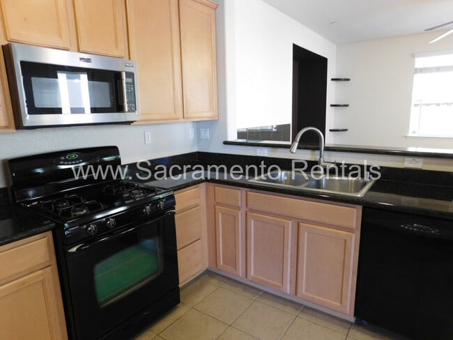 Building Photo - Wonderful 3 bd/2.5 ba Elk Grove Home with 2 Car Garage