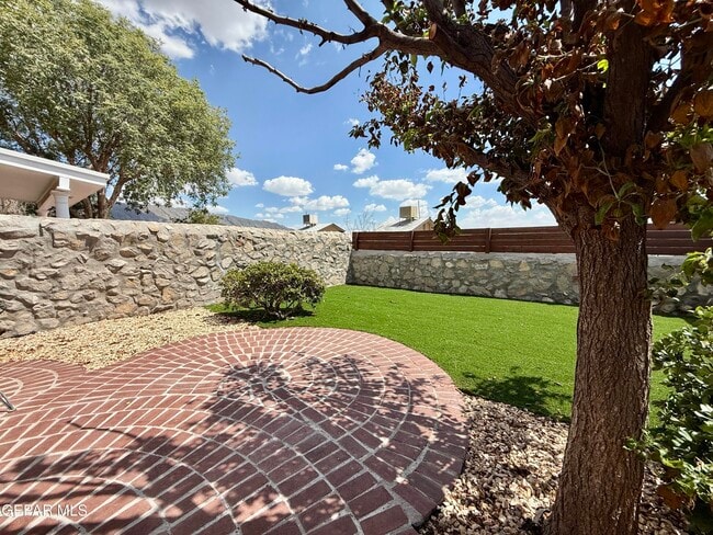 Building Photo - 7040 Portugal Dr