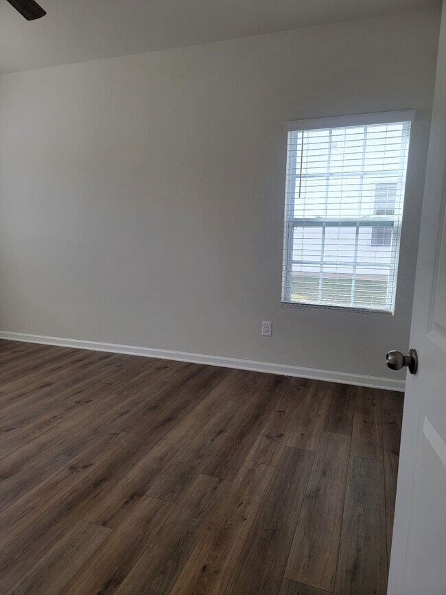 Building Photo - 44 Fernhill Ln