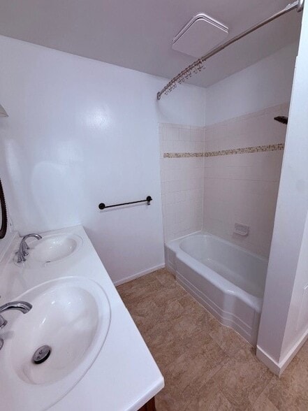 Building Photo - 634 Maple Ln