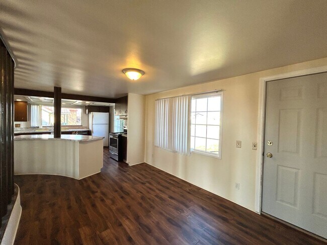 Building Photo - Unique 5 Bedroom Home