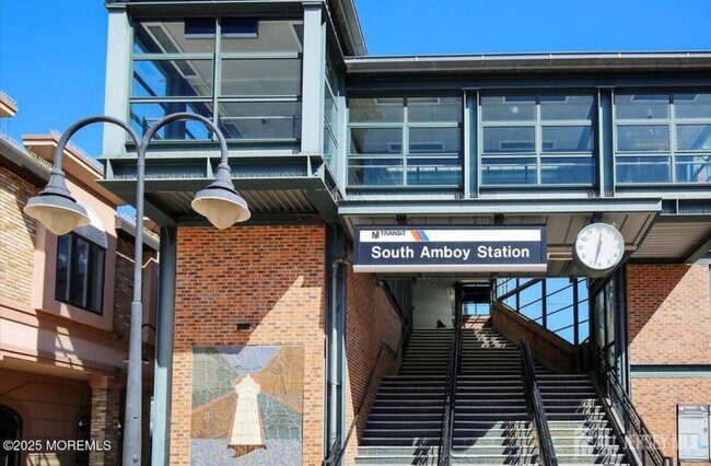 Building Photo - 111 John St