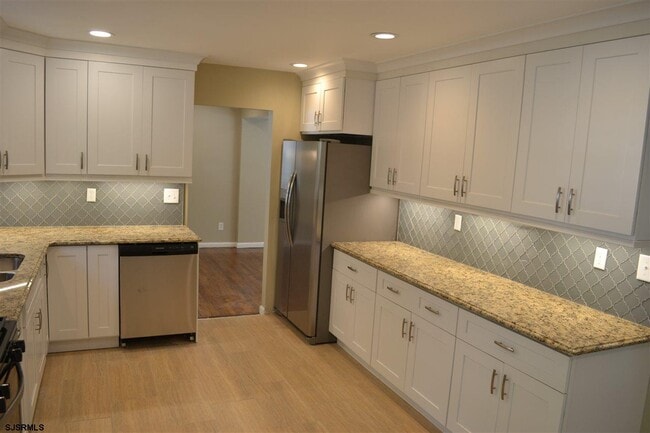 Building Photo - 122 Seaside Ave