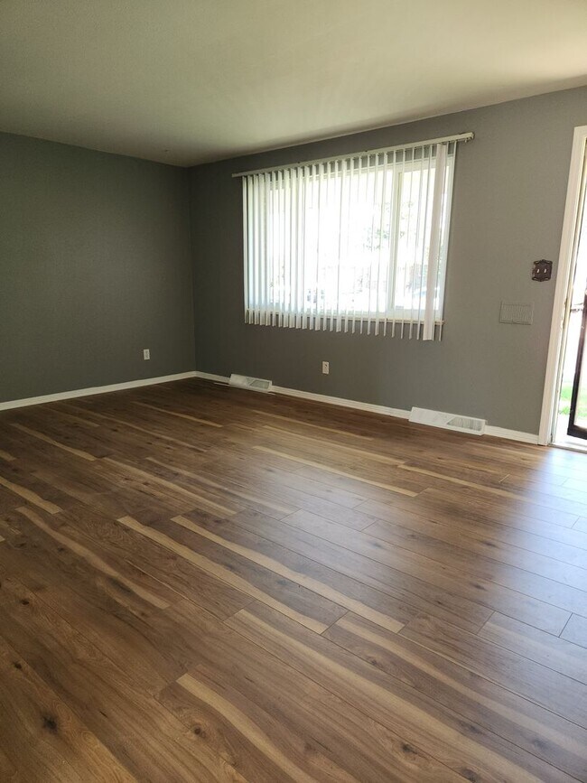 Building Photo - Price reduced!!! Nice Ranch Style home in ...