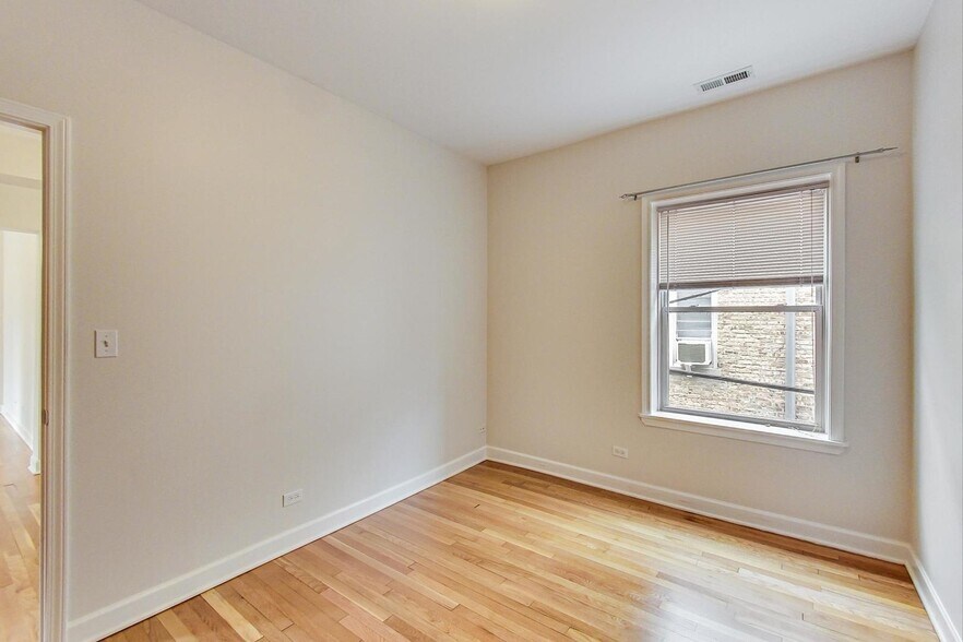 Building Photo - 1346 W Estes Ave