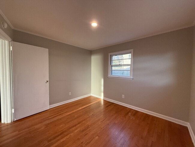 Building Photo - 3 Bedroom 1 Bathroom Home located in Greeneville, TN