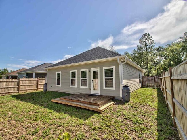 Building Photo - 114 Carousel Cir
