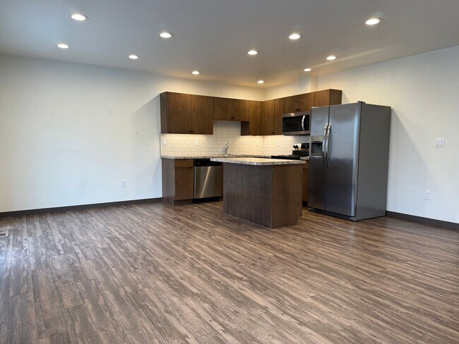 Building Photo - 215 N 76th Ave