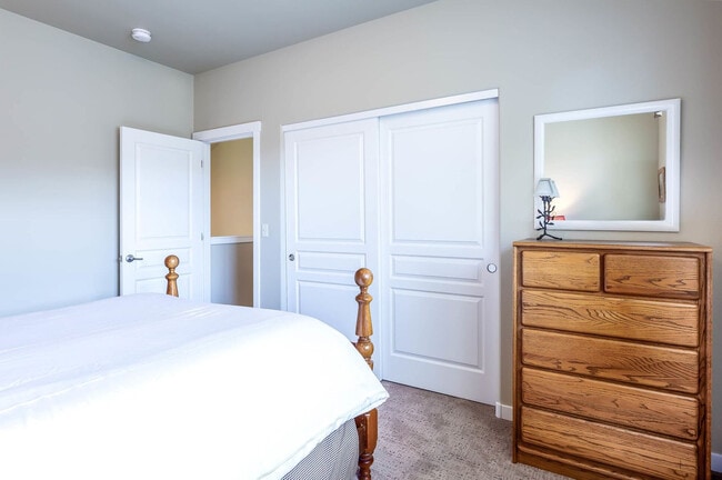 Building Photo - 10576 Village Loop