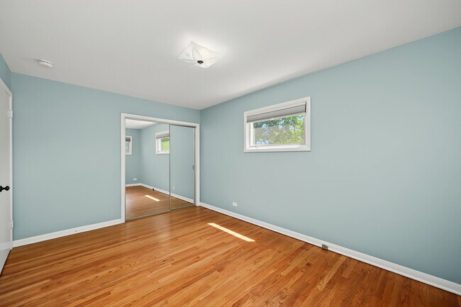 Building Photo - 673 N Park Blvd