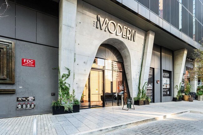 Building Photo - 610 Davis St