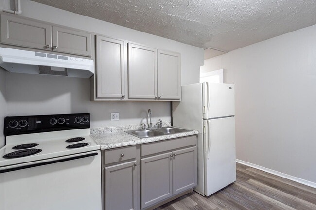 Building Photo - EAST SIDE 2 BEDROOM AVAILABLE NOW!