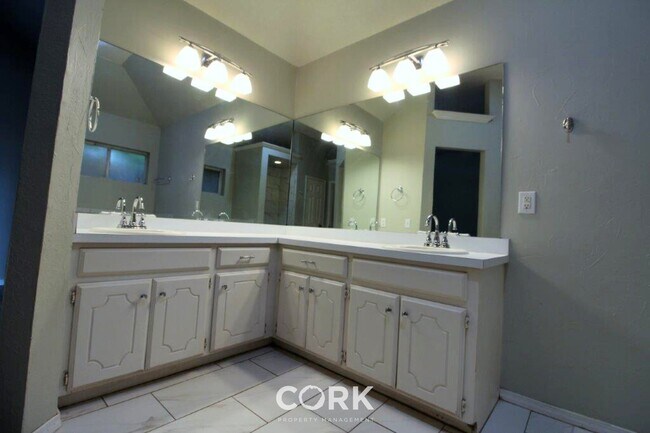 Building Photo - 927 Castle Rd