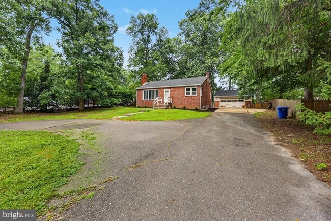 Building Photo - 2709 Creek Rd