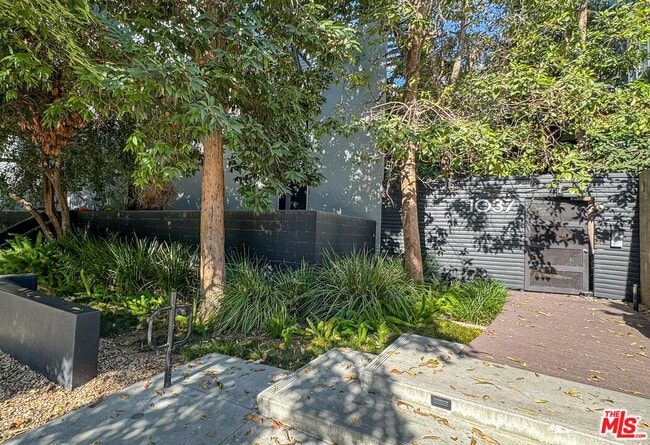 Building Photo - 1037 Laurel Ave