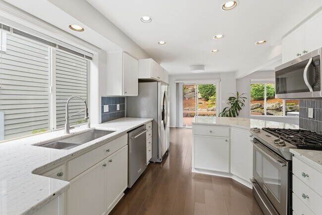 Building Photo - The Entertainer’s Dream