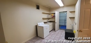 Building Photo - 202 Serna Park