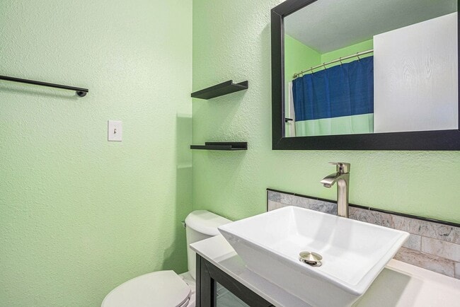 Building Photo - 906 Mansfield Dr