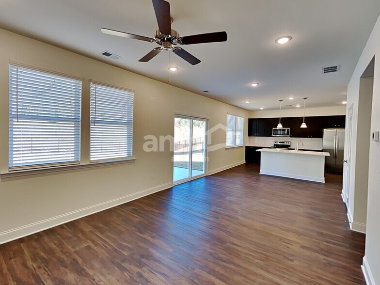 Building Photo - 110 Pecan Dr