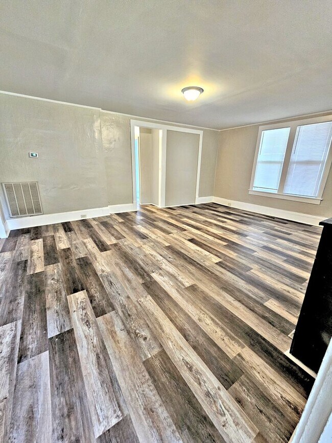 Building Photo - 414 5th Ave SW