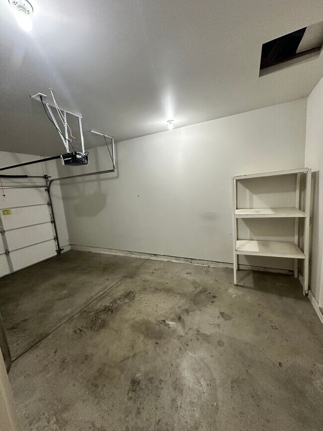 Building Photo - MP133 - 14410-14412 E Heroy