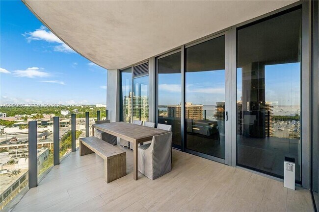 Building Photo - 2831 S Bayshore Dr