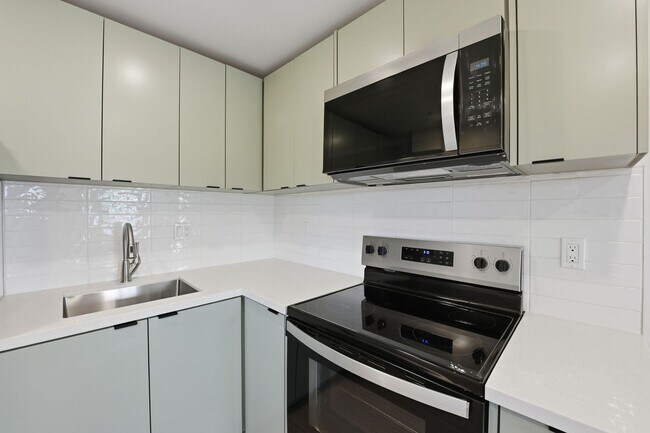 Building Photo - 2735 Broadway-5