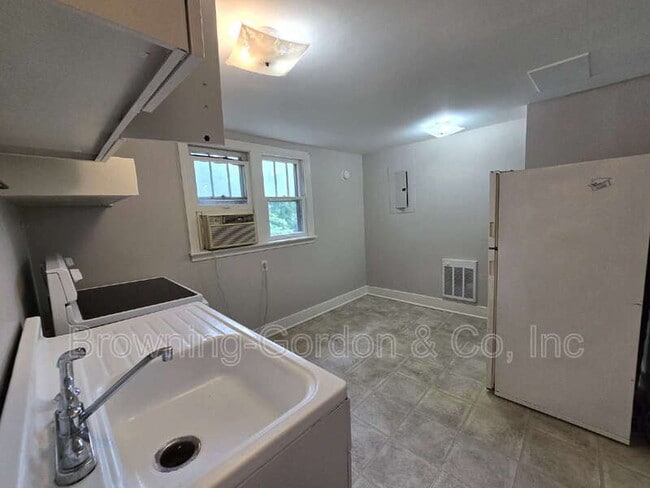 Building Photo - 2803 W Linden Ave