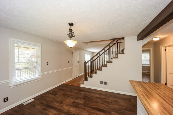 Building Photo - 245 Pinehurst Dr