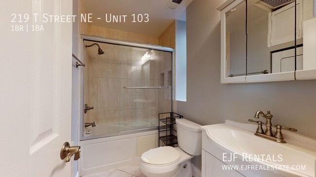 Building Photo - Modern 1 bedroom unit in Bloomingdale/Ecki...