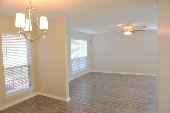 Building Photo - 16210 Rosenridge Dr