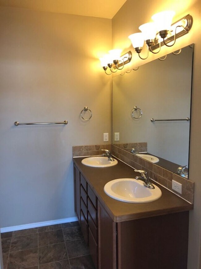 Building Photo - 110 Bull Frog Dr