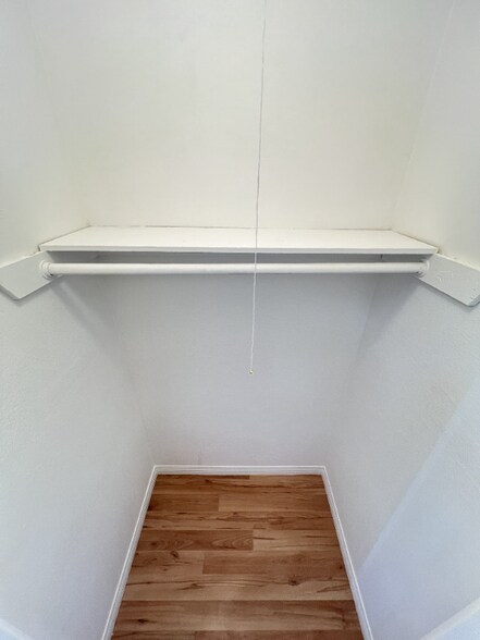 Building Photo - 14650 Saticoy St