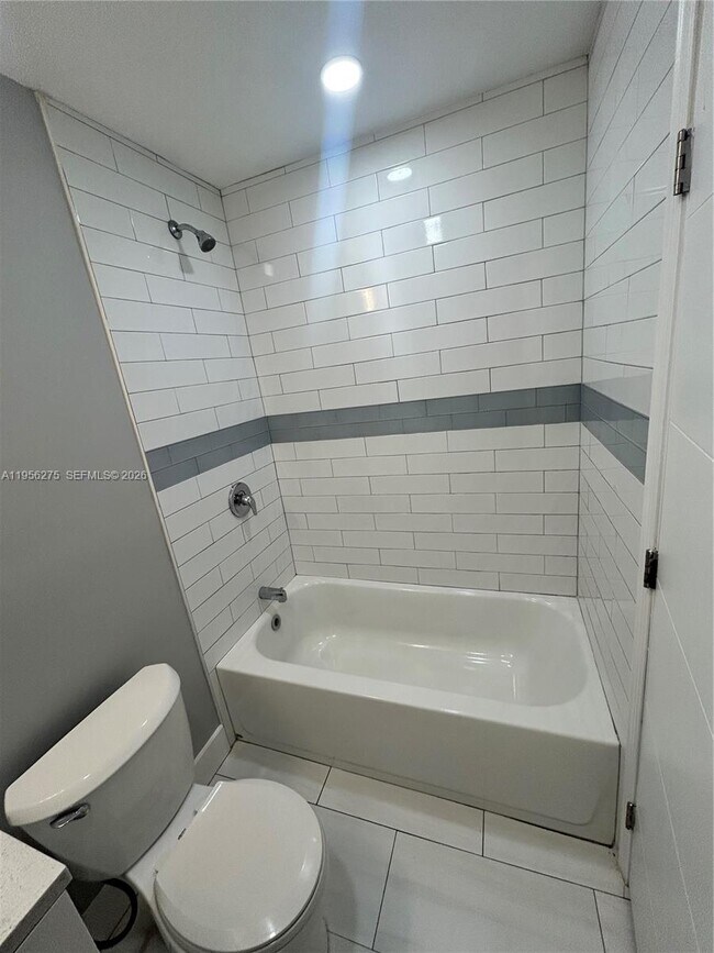 Building Photo - 1724 NW 1st Pl