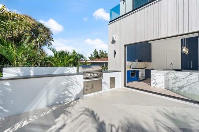 Building Photo - 9132 Dickens Ave